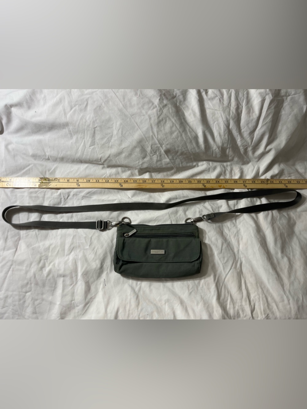 Woman’s Crossbody Bag in Olive Green - Minimal Everyday Carry